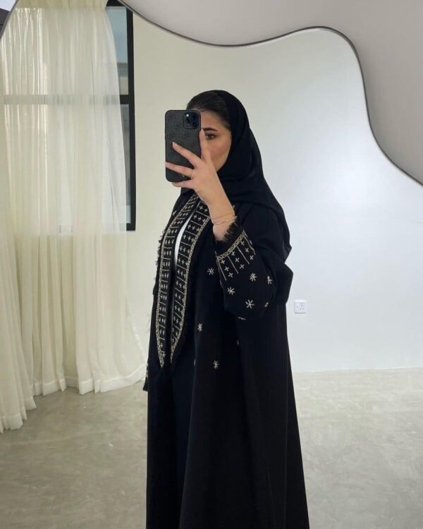 Hochwertige Osmanische Abaya in der Farbe Schwarz.
