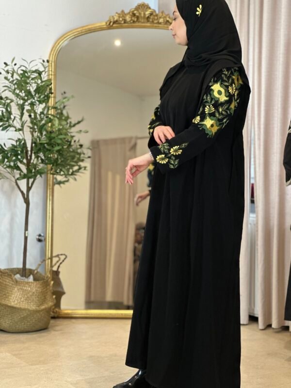 Alltags Abaya mit Blümschen Details