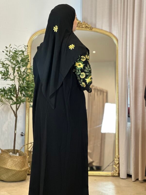 Alltags Abaya mit Blümschen Details