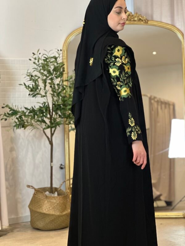 Alltags Abaya mit Blümschen Details