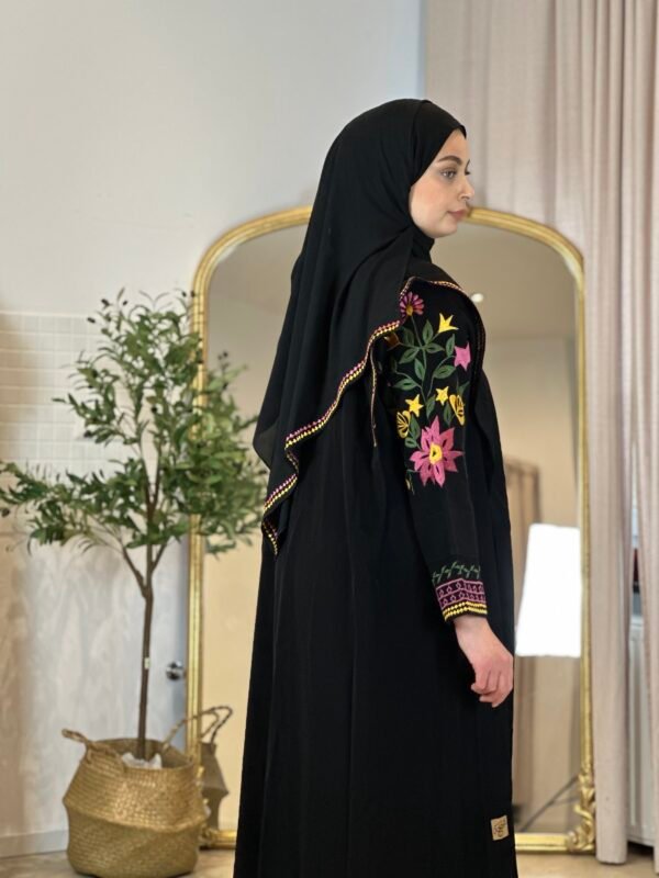 Alltags Abaya mit Blumen Bestrickung