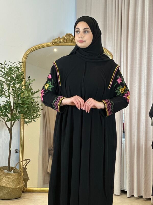 Alltags Abaya mit Blumen Bestrickung