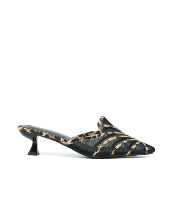 Elegant Low Heel Closed Toe Sandals Tiger