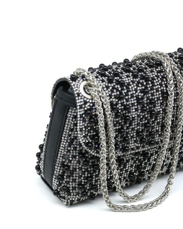 Fancy clautch with pearls in black