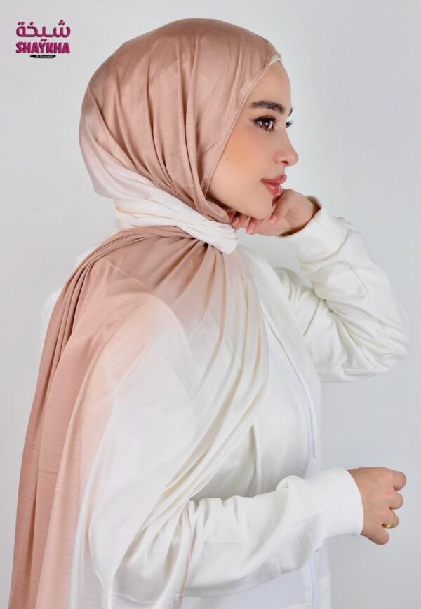 حجاب ماربل بلون البيج والأبيض