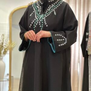 Fancy clautch with pearls in black
